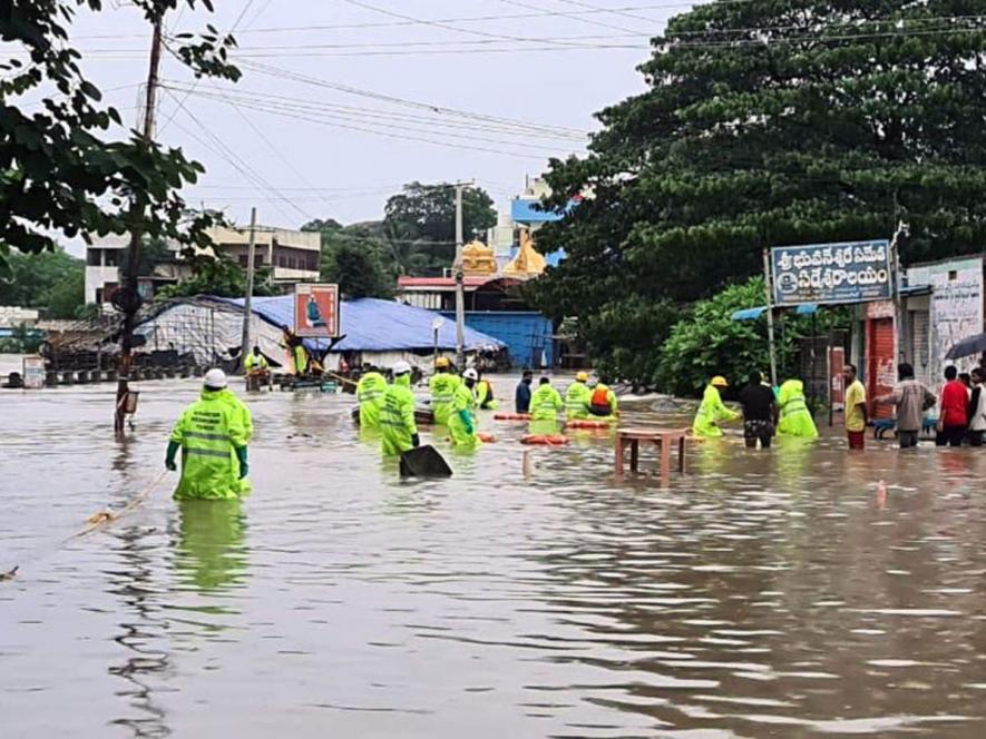 Heavy RainFall Submerges Farmlands In Telangana, Flood Threat In Andhra ...